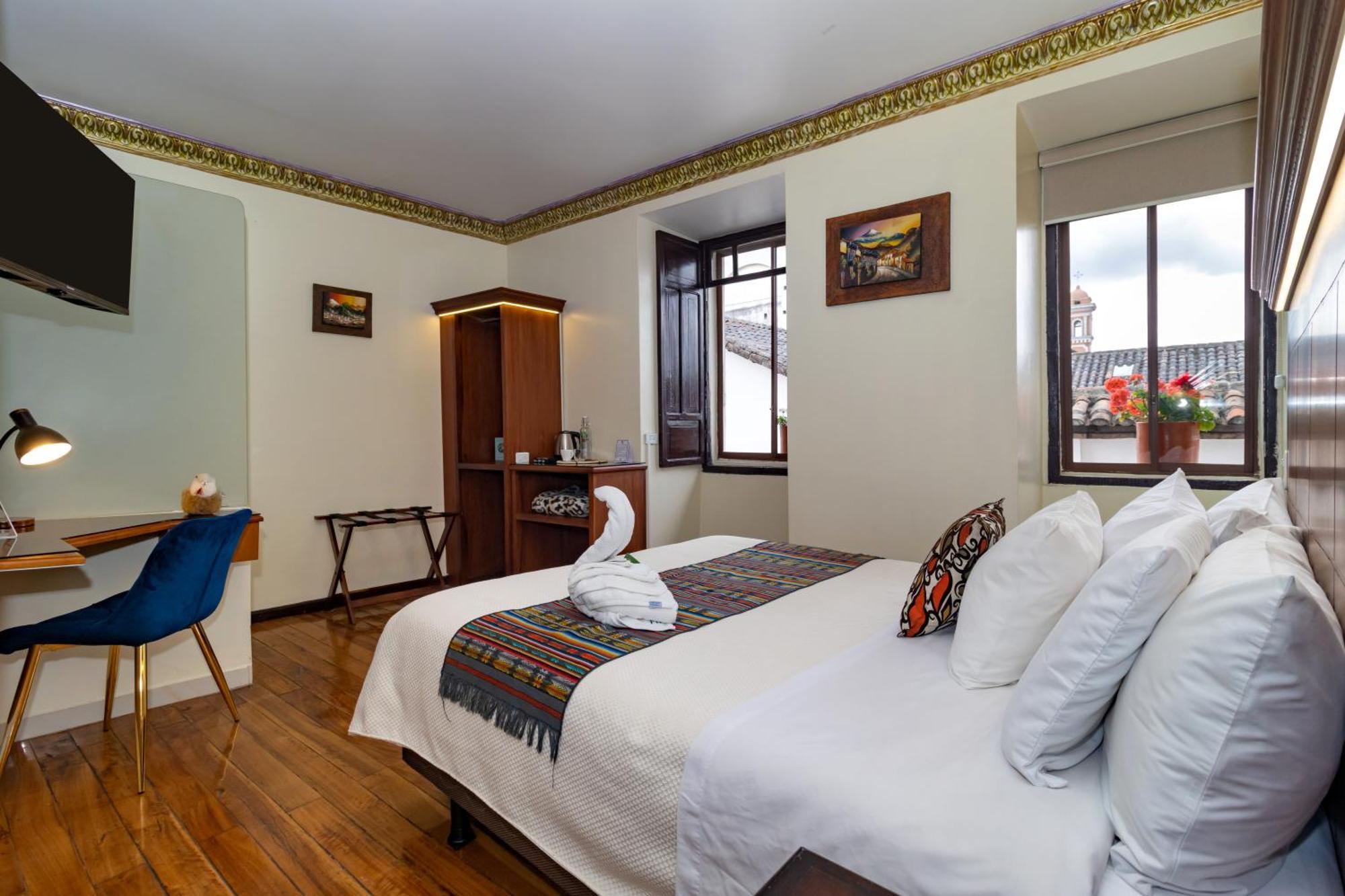 Friends & Rooftop - Historic Center & Museums 3*