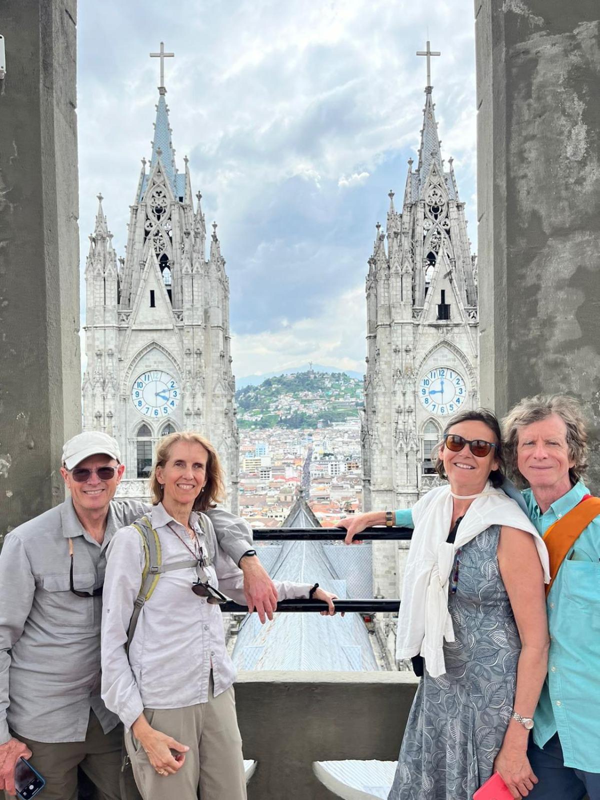Friends & Rooftop - Historic Center & Museums Quito